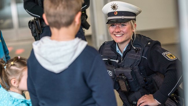 Bundespolizistin mit Kindern