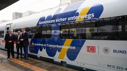 75 Jahre Bundespolizei - Jubiläumsauftakt am Hauptbahnhof Potsdam   Kachel Vorschau