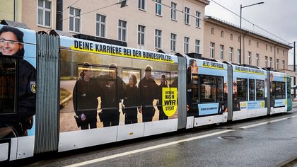 75 Jahre Bundespolizei - Jubiläumsauftakt am Hauptbahnhof Potsdam Kachel Vorschau