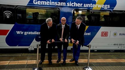 75 Jahre Bundespolizei - Jubiläumsauftakt am Hauptbahnhof Potsdam Kachel Vorschau