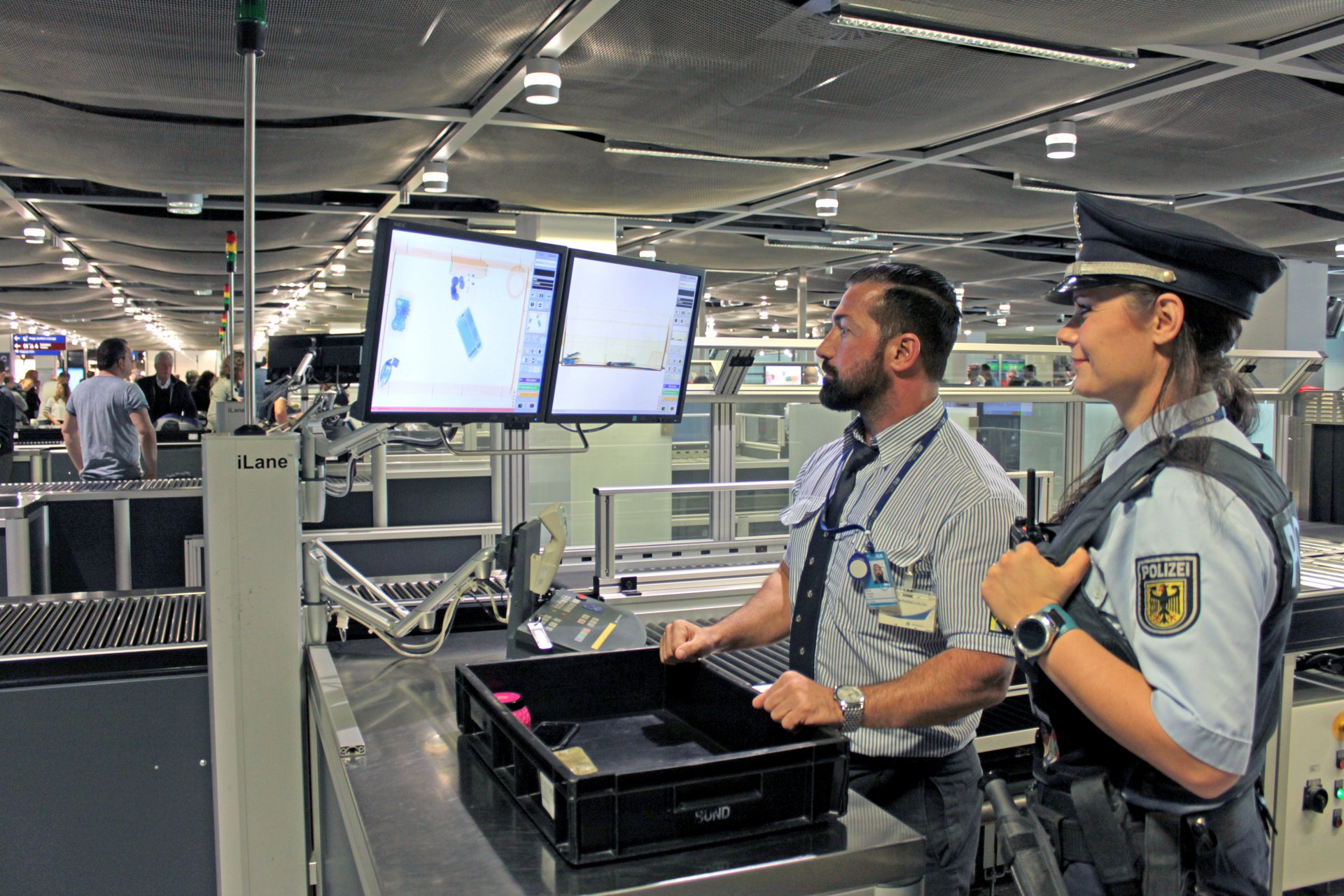 Bundespolizei in Luftsicherheitskontrolle