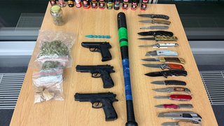 Messer, Waffen, Betäubungsmittel, Pfefferspray Kachel Vorschau