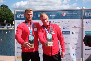 Moritz Adam (rechts) und Nico Pickert mit ihrer Silbermedaille