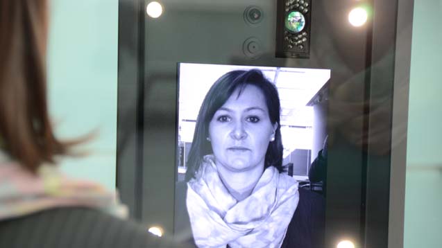 Das Display zeigt das von der Kamera erfasste Bild